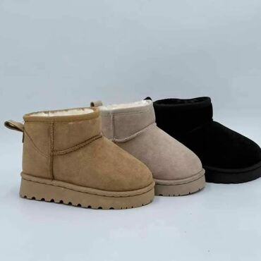 Ugg čizme: Dečije čizmice kolekcija 
jesen zima 
Cena 3500
Vel. 25-36 
P/30 — 8