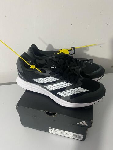 Женская обувь: Беговые кроссовки Adidas Adizero RC 4 M в черном цвете с белыми