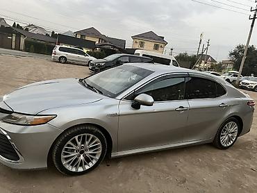 byd e2 2025: Toyota Camry: 2017 г., 2.5 л, Гибрид, Седан — 2