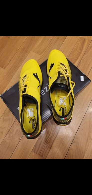 Krasofkalar və idman ayaqqabıları: Puma Ferrari idman ayyaqabı. Türkiyədən alınıb. Orijinaldı. Ölçüsü — 6