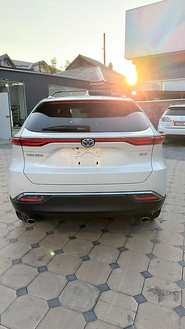 Toyota: Toyota Venza: 2023 г., 2.5 л, Вариатор, Гибрид, Кроссовер — 2