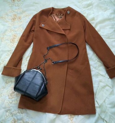 женское пальто размер м: Срочно продам пальто, почти не ношеный в отличном состоянии. Брала