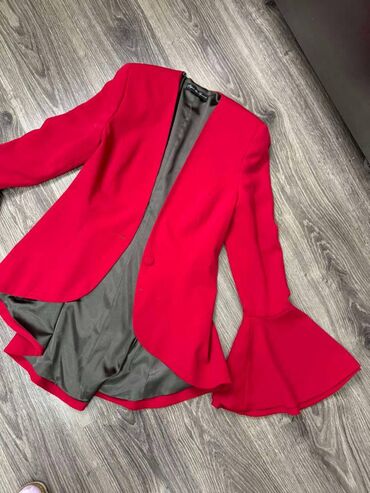 Sakoi: Dizajnerski sako - frak Biljane Tipsarević predivne crvene boje — 9