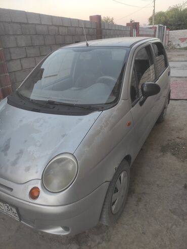 тюнинг матиз: Автомобиль Daewoo Matiz серебристого цвета, компактный хэтчбек с
