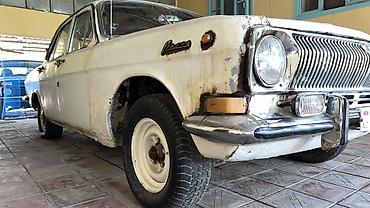 avtomobilin on şuşəsi: Avtomobil: GAZ-24 “Volqa” sedan Xüsusiyyətlər: - Korpus: 4 qapılı — 3