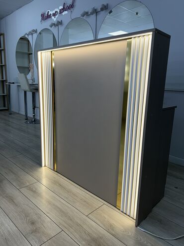 Стойки ресепшн: Столы ресепшен Администраторский стол Кассовый стол Занимаемся — 15