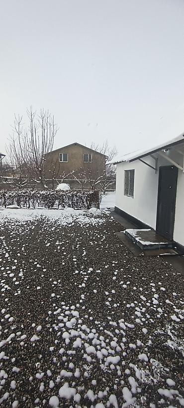 Продажа коттеджей и домов: 🏡 **Продается уютный дом в Бишкеке!** 📍 Район: Ак-Ордо 1 ж/м 🏠 Дом: 2 — 6