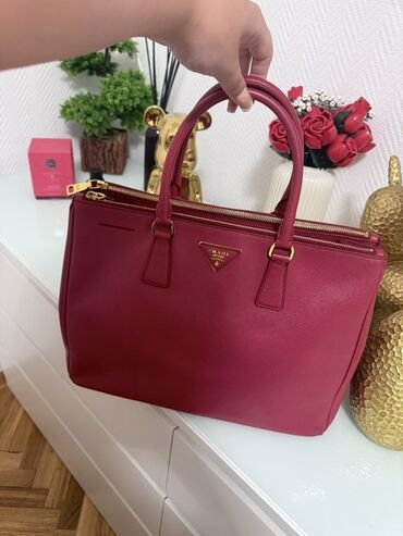 Torbe: Elegantna torbica, Prada, Materijal: Koža na lalafo.rs Torbe: Elegantna torbica, Prada, Materijal: Koža