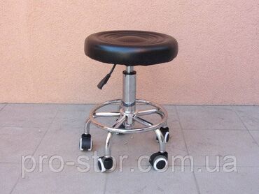 оборудование салон красоты: Продается новый стул на колёсах с амортизатором регулировка выше