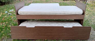 кровати полуторки: Двухъярусная кровать, Б/у, С выкатной системой