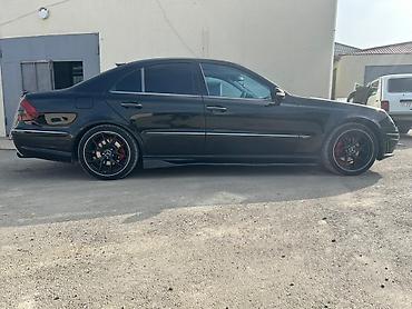 Mercedes-Benz: Mercedes-Benz E-Class: 3.2 l | 2004 il Sedan — 4