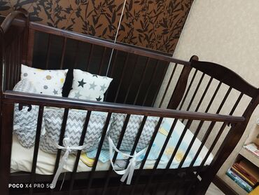 мебель спальни: Продаю детскую кроватку в отличном состоянии матрац и всякие подушки