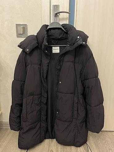 pencek: Bershka qadın qış gödəkçəsi - Rəng: qara Oversizedır heçbir söküyü — 1