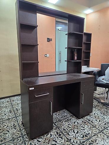 ucuz mebil: Salon üçün vizaj/berber masası və kreslo dəsti - Tünd ağac rəngində — 1