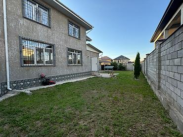 Продажа коттеджей и домов: Адрес: ж/м Айкол, (Көк Жар) ​Участок: 6 сотых ​Площадь: 200 м² (2 — 8