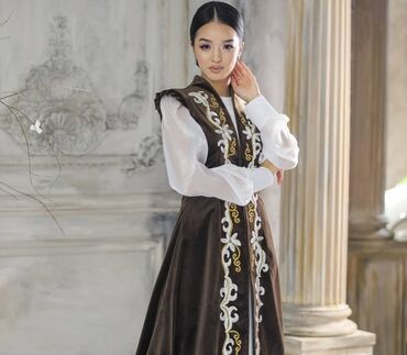 кыргызские национальные платья: Сдаю в аренду (на прокат) платье с камзолом в национальном кыргызском