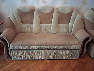Mebel: Yumşaq açılan divan və iki kreslo dəsti. İstifadə olunmayıb, divan — 4