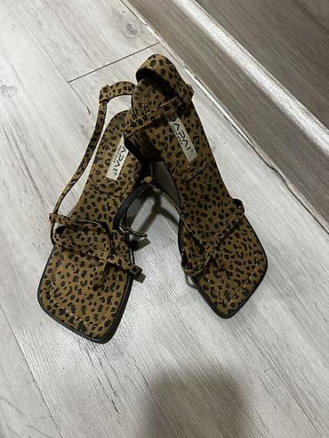 шлепки зара: Женские сандалии с леопардовым принтом - Бренд: ZARA (этикетка на — 2