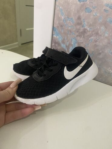 zhenskie krossovki nike air presto: Orgınal nıke.26 razmer Cox yungul rahat modeldı