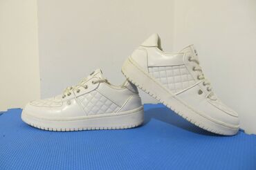 new yorker нови сад – слике: Trainers, size - 42