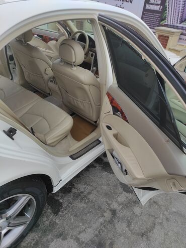 Mercedes-Benz: Mercedes-Benz E 240: 2.6 l | 2003 il Sedan — 8