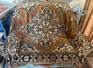 реставрация на мебели: Mini divan satılır.Yerli maldır.Səliqəlidir.Yaşıl rəngdir.Real