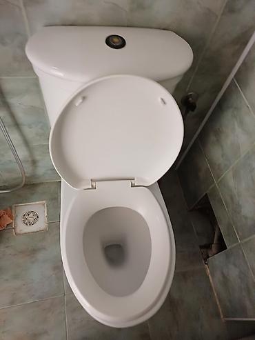 divar içi unitaz: Ağ rəngli mərtəbəyə quraşdırılan unitaz - Korpusu keramikadan, hamar — 2