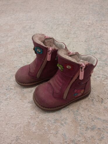 зимние ботинки детские: Ботинки 
Bebetom
Состояние отличное
12 мкр