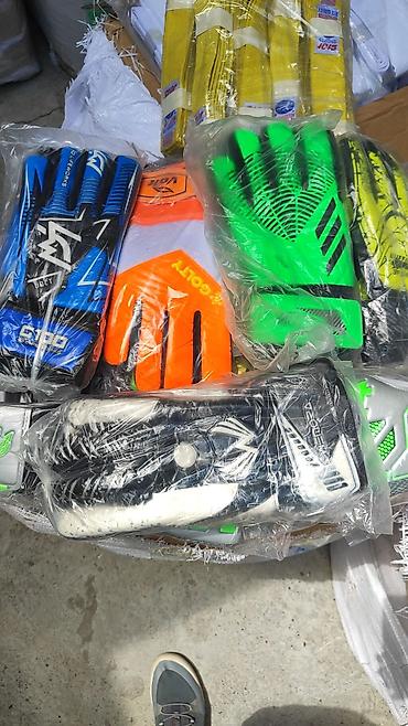 Перчатки: Вратарские перчатки для футбола — ассортимент моделей и расцветок — 11