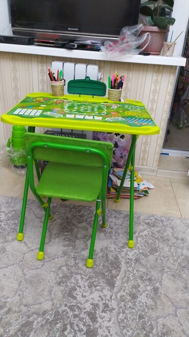 Детский писменный стол
