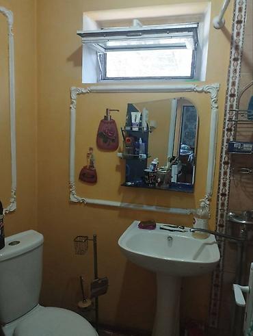 Продажа коттеджей и домов: Продается уютный дом в центре Токмака! Адрес: г. Токмак, ул. Р — 22