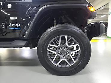 lider: Jeep Wrangler: 2022 г., 2 л, Автомат, Электромобиль, Внедорожник — 10