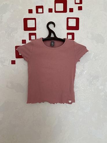 Futbolkalar: Uşaq reyonundan özüm üçün almışam. XS-ə bərabərdir. Mən kofta altından — 2
