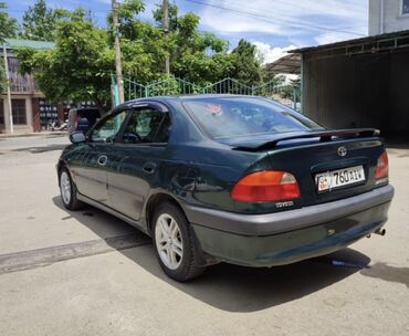 тайота из: Toyota Avensis: 1999 г., 2 л, Механика, Бензин, Седан