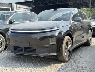электромобиль neta: Внедорожник Li Auto L6 2025 год в черном цвете. Модель оснащена
