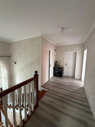 Продажа коттеджей и домов: Продаётся двухэтажный дом с цокольным этажом в селе Орто-Сай — 27