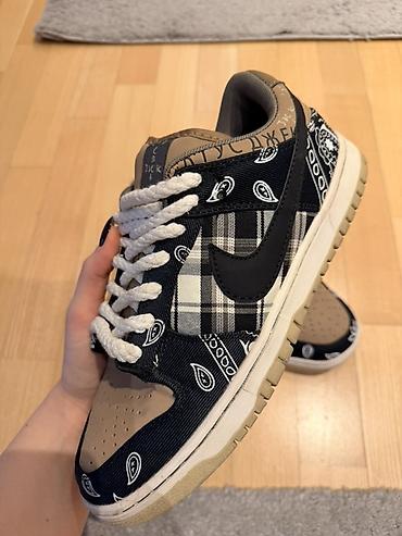 Patike: Nike SB Dunk Low “Travis Scott” – patike sa karakterističnim bandana i — 5