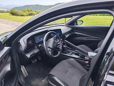 Hyundai: Hyundai Elantra: 1.6 l | 2023 il Sedan — 4