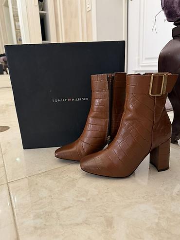 Qadın ayaqqabıları: Tommy Hilfiger qadın botları - Model: FW05349 200 (qutudakı etiket) - — 1