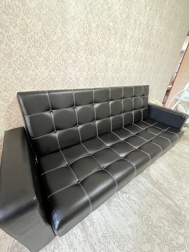 диван новый: Прямой диван, цвет - Черный, Б/у