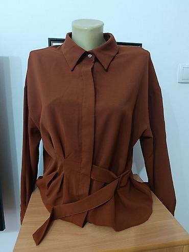 pull and bear farmerke: Ženska košulja sa pojasom – topla braon boja - Klasičan kragnu i — 1