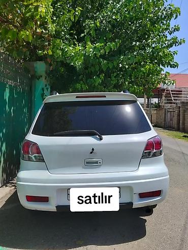 pro scooter: Mitsubishi (Airtrek/Outlander ilk nəsil) krossover, ağ rəng. Xarici — 2