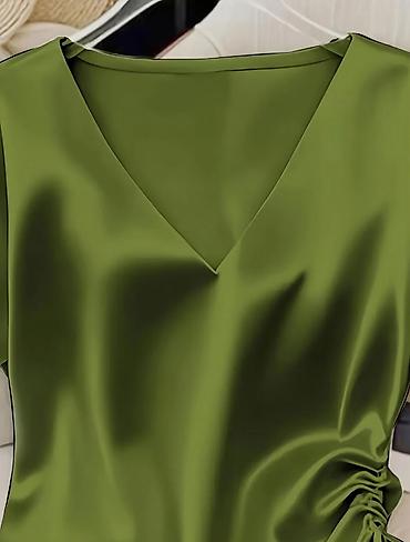 Köynək və bluzalar: Ölçü: XXL (44-46) Stil: V-yaxa, böyrü büzməli və ipli model Material — 15