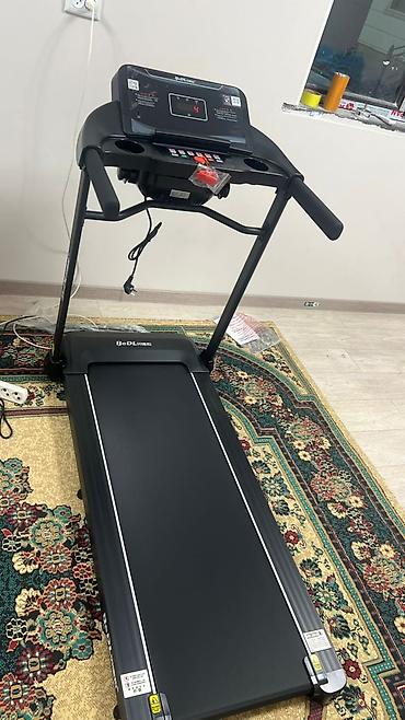 Беговые дорожки: Беговая дорожка для домашних тренировок - Мощность двигателя: 3,5 — 3