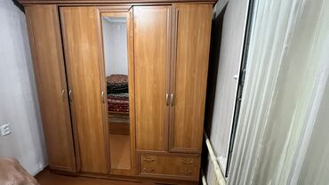 шкаф угловой для спальни: Кийим салуучу шкаф, Түз, ЛДСП