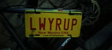 Купюры: "LİPA"New Mexico, USA tematik nömrə nişanı – “LWYRUP” yazılı