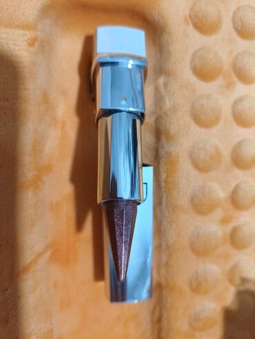 Наборы украшений: Набор бижутерии и аксессуаров Состав: - Брошь в форме пера — 19