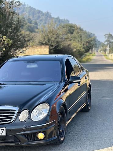 hyundai i30 oluxanası: Mercedes-Benz E 320: 3.2 l | 2004 il Sedan — 5