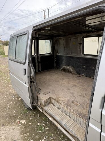 Yük maşınları: Ford Transit yük mikroavtobusu
2.5 mator. Dizel. Arxa ceken — 6
