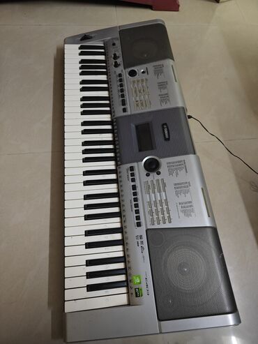 клавиша синтезатор: Yamaha PSR-E403, аккомпанемент, чувствительные клавиши, цветной экран